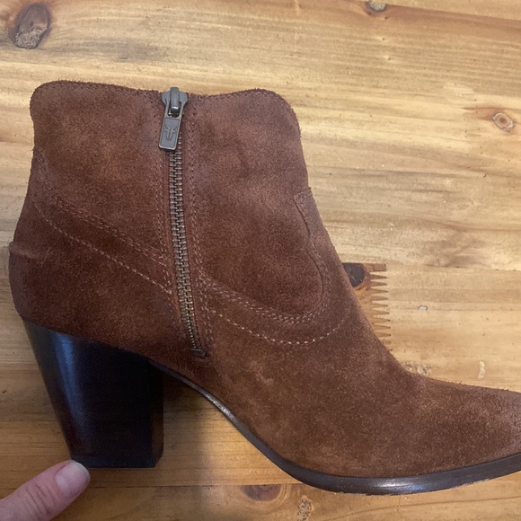 Frye Renee Suede Ankle Booties in Chestnut Brown Size 6 - Picture 8 of 13